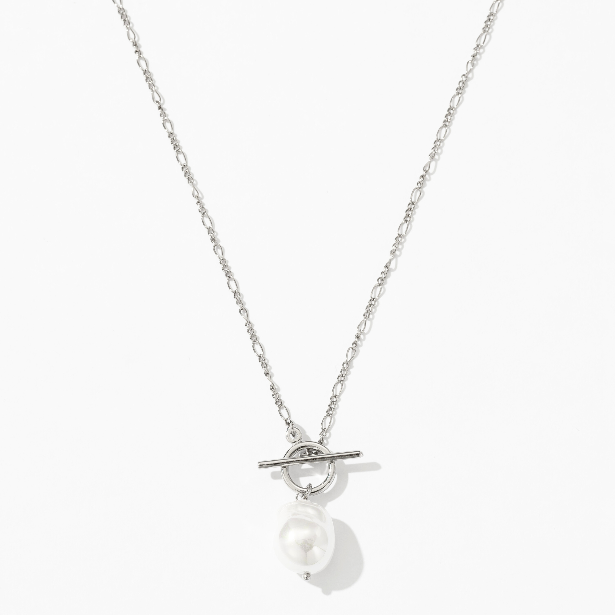 Elegant Golden Pearl Necklace