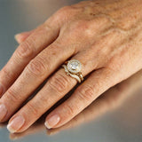 Vintage ring set in gold and zirconia
