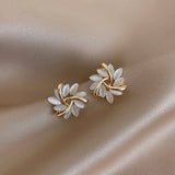 Elegant and Refined Earrings with Opal Petals in Gold