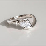 Vintage wavy silver ring with zirconia