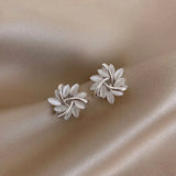 Elegant and Refined Earrings with Opal Petals in Gold